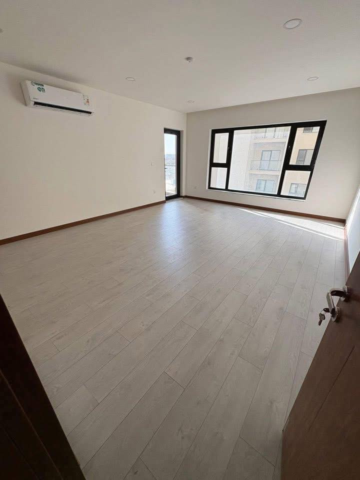 للايجار ‼️شقة في مجمع الروان السكني  قرب كلية الرشيد 📍
 تحتوي على طباخ وغساله وغساله صحون مطبخ كامل  وسبالت 
طابق 11
عمارة r2
3 غرف نوم  3 حمام مسكونه جدا قليل  
والايجار جدا جدا مناسب وشهر بشهره بدون مقدم 
***********
