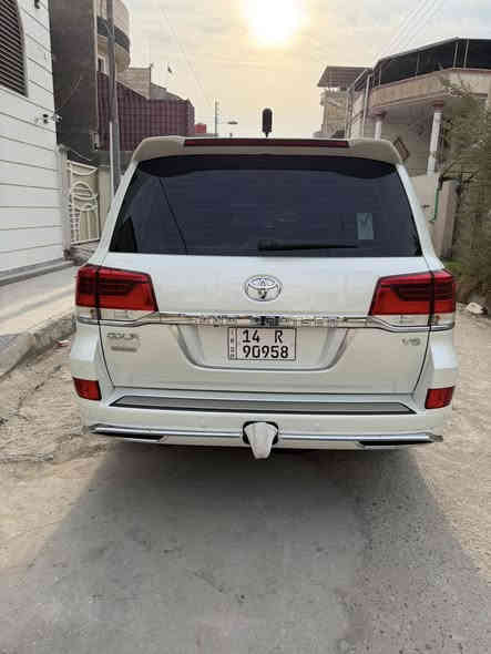 لاندكروزر GX.R موديل 2017 وايت اديشن 
6 سلندر

السياره جديده حرفيا ماشيه (72) ألف كيلو متر حقيقي شرط الفحص
السياره مغلفه بالكامل ppf نانو من الزيرو
السياره كفاله عامه من الشخط (عدا باب السايق بي تقسيم فقط) بدون لا بارد لا شخط لاتبديل لا اي شي 
السعر 515 وبي مجال للشراي 
السياره رقم بصره الجديد ومكانها بصره
للاستفسار  ***********
