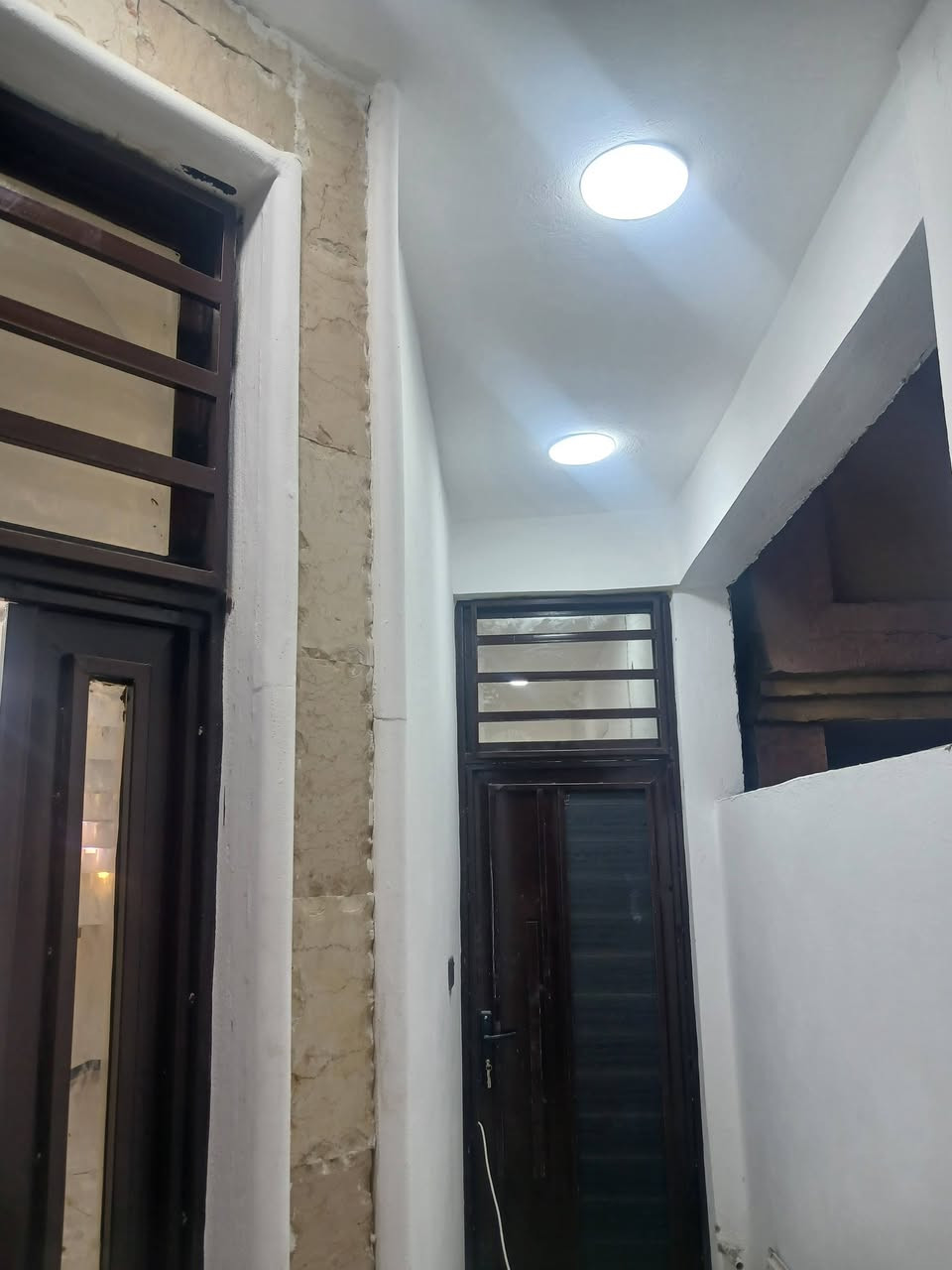 دار للبيـــــــــــــع....
طابــــــــو مــــــلك صـــــــرف..... 
ــــــــــــــــــــــــــ
شــــــــــارع  // 80 خلف التجـــــــــــاري.... 
طابقيــــــــن والبناء جــــــــديد وغير مسگون سـابقا... 
ـــــــــــــــــــــــــــــــــــ
ثــــــــلاث غرف نـــــــــــوم
 صالــــــه هـــــــول مطبـــــــــــخ 
صحيات خارجية وداخليه كــــــــــراج ومـــــــــــــناور.... 
ــــــــــــــــــــــــــــــــــــــــــــــــ
***********
***********
