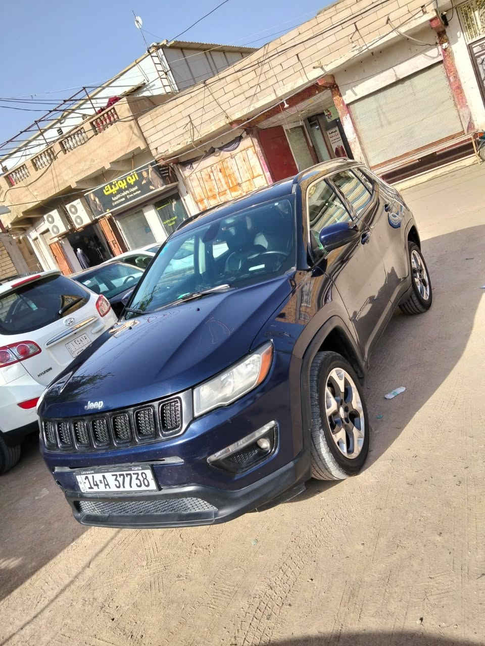 سلام عليكم جيب كومباس موديل2019 
فور ويل 4x4
الون حبري مع قمارة سودة بلاك توب
فول مواصفات ماعدى البنراما 
مميزات السيارة 
كار بلاي مع شاشة كبيرة 
كشنات جلد مع تدفئة تبريد
 كامرة دوارة 
ادامة كاملة 
سستم صوت past
بصمة ابواب مع ترحيب 
تشغيل عن بعد 
تعتيم 
سايد بريك بصمة 
وضعيات القيادة 
مثبت سرعة 
رقم بصرة انكليزي جديد 
سنوية 2027 مشروع وطني تحول ثاني يوم
طخم تاير جديد
محرك 2400 مكفول 
كير 9 نمر مكفول 
تدفئة تبريد كفالة 
مكفولة من الصبغ
داخلة في حالة ممتازة
عدد المسارات 85 الف ميل 
حدادية 100% قبل كم يوم مبدلهاا صدر
السعر 122 وبيها مجال
العنوان البصرة 
متوفر واتساب ***********
حادث السيارة دعامية امامية ماواصل  الجاملغات ولا البنيد 
بيها بارد بالباب الراكب وبارد بالجاملغ الخلفي
