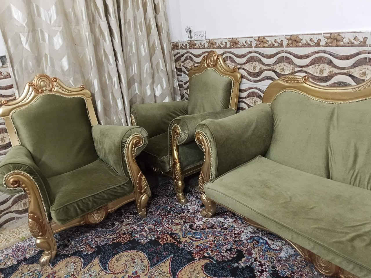 ديوان مستعمل ونص تخم مستعمل بس جديد البيع  ثنينهن ٢٥٠ وبي مجال ***********
