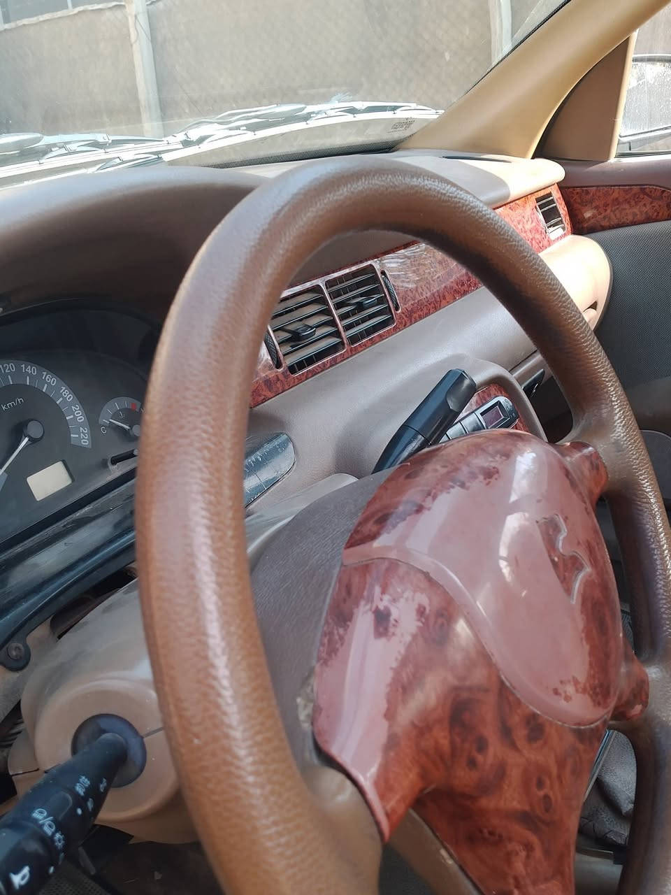 السلام عليكم سمند للبيع موديل2011 سياره جاهزه على اخر حبايه تبريد تدفئه كله شغال داخل صاج تخم تاير كشرها بدون ضربه كلشي مابي عده البنيد بي شخوط الباقي كفاله نكره سلف السعر35 وبي مجال حك الجيه مكاني بابل للأستفسار الاتصال ع رقم*********** بي واتساب
