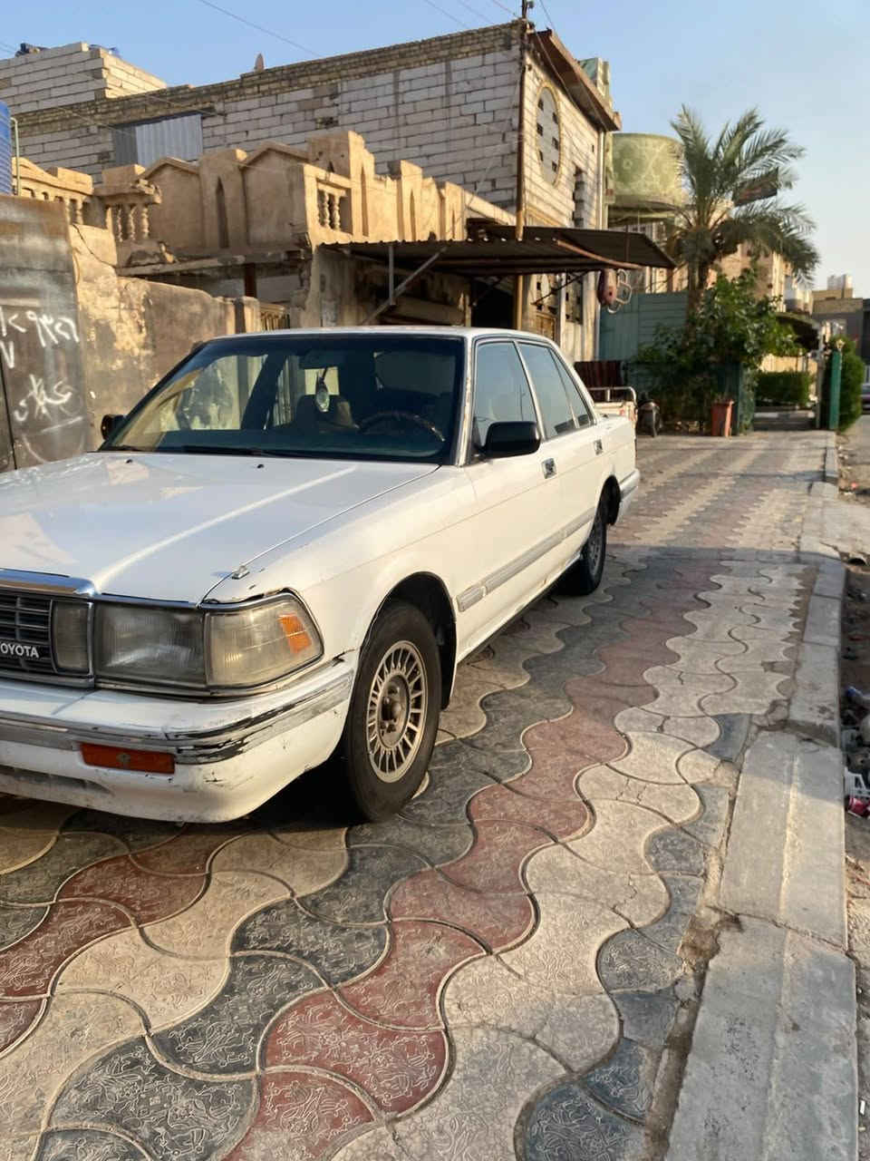 سلام عليكم سيدان لبيع سياره نضيفه داخله نضاف سعر 65 وبيه مجال باقي التفاصيل اتصال ***********
