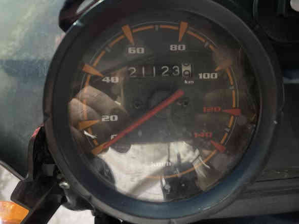 بوكسر ٢٢ مرقم وباسمي  تحويل ثاني يوم سنوية 
دراجة على ايد ومداريهة لا مفتوحة ولا مدعومة  على وضع الشركة دهن كل ١٠٠٠ كيلو ابدل دهن لوكي مولي لالماني 
تاخذهة كبل تشتغل بيهة ما تصرف ربع دراجة كاملة من كل نواحي دراجة ماشية ٢١ الف  ما مفتوح العداد  وديهة وين متريد  سعر الدراجة 2,500,000 لا تخابرني اذا مو شراي 
 للاستفسار ***********
