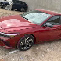 للبيع  موديل2025 دخول جديد  ع حادثها سيارة   غراضها موجوده بالسياره  ب...