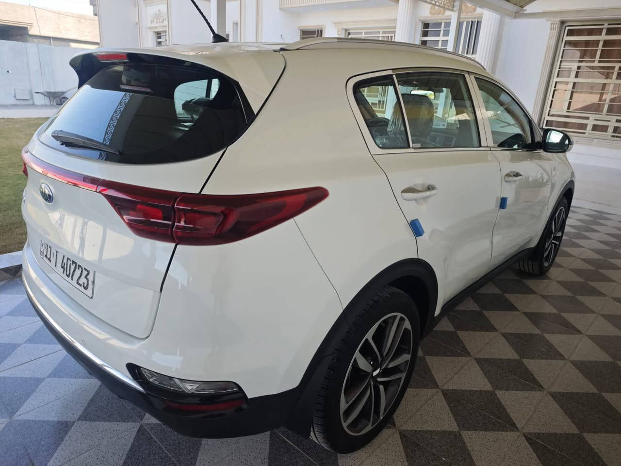 كيا سبورتج 2019 شكل 21 خليجي كفالة من تبديل وصبغ
رقم بغداد 
تحكم ستيرن + قفل سرعة 
حساس امامي + خلفي 
مري شفط + ويل كروم 
كشنات جلد 
داخل بيجي + قمارة سوده 
مود درايف انضمه قيادة 
لايت عدسة+ لد نهاري 
ملاحظة بيها فقط 4 اصابع بارد جوة قبق البانزين 
السعر 195 وبيها مجال 
عنواني بغداد التاجي 
***********
