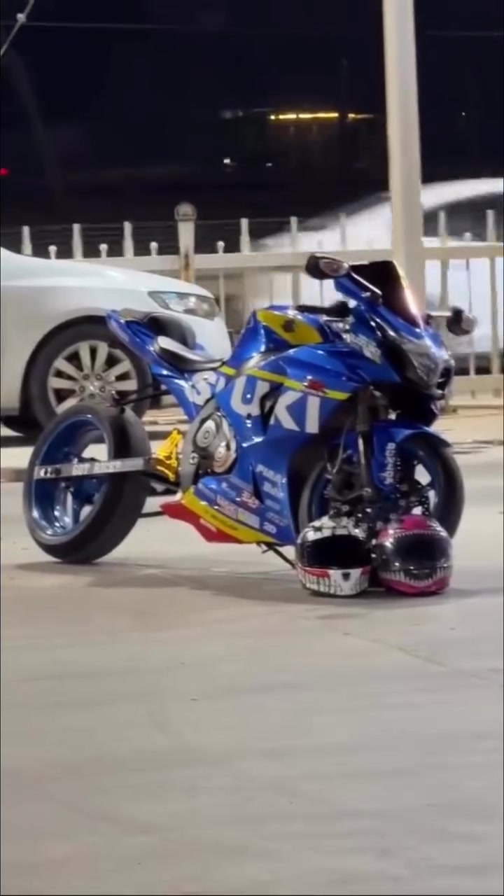 السلام عليكم 
دراجه جكسر 1000 r
الدراجه ماشيه 32 الف
موديل2013
دراجه مبرمجه جديد
اجت هاوزن من امريكا 
الدراجه موضح تفاصيلها بل فيديو 
يجي وياه خوذ2 
للاستفسار الاتصال ***********
المكان بغداد البلديات 
السعر 73 ورقه قفل
