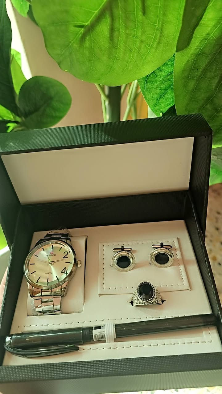 🎁✨ لأن المعلم يستاهل التقدير بهدية تليق بمقامه ✨🎁
بكج هدية متكامل وفخم 💼
⌚ ساعة رجالية أنيقة
💍 خاتم مميز
🖋 قلم كلاسيكي
🤵‍♂️ كبك رسمي
هدية عملية وراقية بنفس الوقت 👌
اختيار مثالي لـ عيد المعلم حتى تقول شكرًا بأسلوب يليق بعطائه 💙
📦 متوفر توصيل داخلالمسيبونواحيهاو لكل المحافظات
🛍️ الكمية محدودة
✍️ نجهز طلبك حسب الطلب
📩 للحجز والاستفسار راسلينا خاص الآن
لا تفوت الفرصة وخلي هديتك مميزة ومختلفة ✨

#إكسبلور #عيد المعلم


**إذا كنت صاحب هذا الإعلان وتريد حذفه لأي سبب، رجاءا أرسل رسالة إلى الدعم الفني**