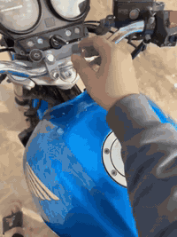 سي بي 4  موديل 2008 بسمي بس وصل من الوكيل كفاله من الگلبه والتبديل والتفحيط/نوزل ماشيه 50الف سعر 25ورقه، مكاني ميسان مركز المدينة ت ***********
