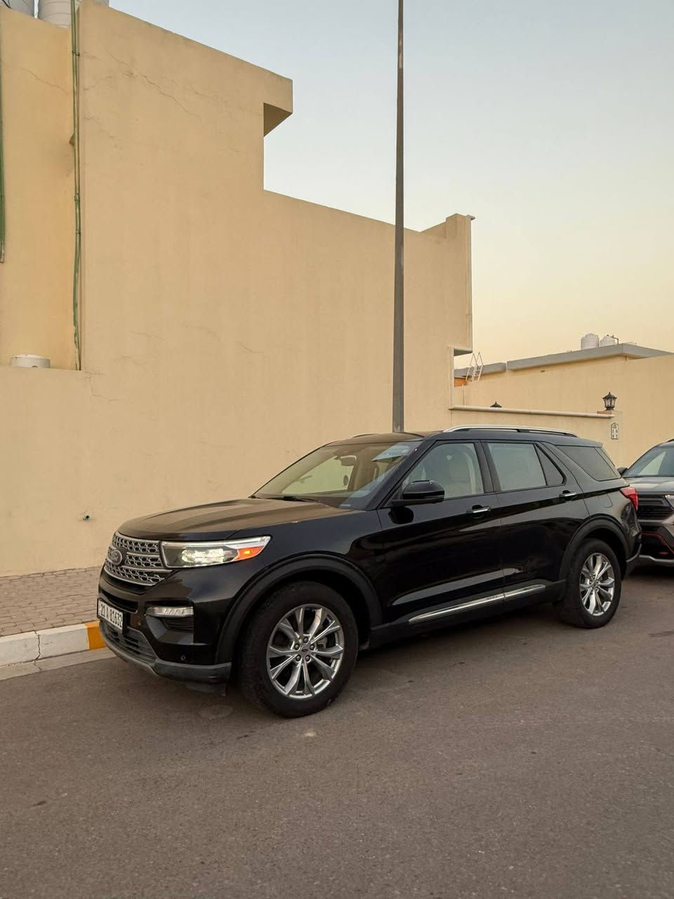 السلام  عليكم ورحمة الله وبركاته
‏‎‏‎       ——— لـلـبـيع  ———

‏‎‏‎فورد اكسبلورر       —  Ford Explorer

‏‎‏‎وراد أمريكي.     —  بدون ايرباك 

‏‎‏‎الموديل           —2021

فئة.                 — Limited /4WD 

حجم المكينه   — V4/2300T

‏‎‏‎اللون               — اسود 

‏‎‏‎المسافه المقطوعه — 86.000 كيلومتر

‏‎‏‎حاله السياره. — صبغ الجاملغ الخلفي + قبغ مبدل بلادي  

‏‎‏‎المواصفات 
‏‎‏‎- بصمة تشغيل 
‏‎‏‎- بصمة أبواب 
‏‎‏‎-تشغيل عن بعد 
‏‎‏‎-ترحيب عند الاقتراب 
‏‎‏‎-كشنات جلد 
‏‎‏‎- رادار جانبي 
‏‎‏‎-رادار امامي 
‏‎- رادار خلفي 
‏‎‏‎- شاشه كبيره تدعم نظام الأبل كار باي ونظام الاندرويد 
‏‎-تدفئة ستيرن 
‏‎-گير ماوس 
‏‎-دبل اكسل 
‏‎-اوتو هولد 
‏‎-اوتو ستوب 
‏‎-هندبريك بصمه 
‏‎-٧وضعيات قياده 
‏‎‏‎-كشنات تدفئة 
‏‎‏‎- ستيرن بحركه كهربائيه 
‏‎‏‎- تبريد مركزي 
‏‎‏‎- بگ لايت LED 
‏‎-صندوق كهربائي 
‏‎-كشنات VIP ( منفصل )
‏‎‏‎- كود باب 
‏‎‏‎-كرسي السايق والراكب بحركه كهربائيه
‏‎‏‎-تحكم ستيرن جهتين 
‏‎‏‎-تحديد سرعه 
‏‎‏‎-مانع انزلاق 
‏‎‏‎-ليد نهاري
‏‎‏‎-كامره خلفيه دواره 
‏‎‏‎باقي المواصفات المعروفه 

‏‎

‏‎‏‎رقم السياره    — سليمانية

‏‎‏‎موقع  السياره — البصرة


**إذا كنت صاحب هذا الإعلان وتريد حذفه لأي سبب، رجاءا أرسل رسالة إلى الدعم الفني**