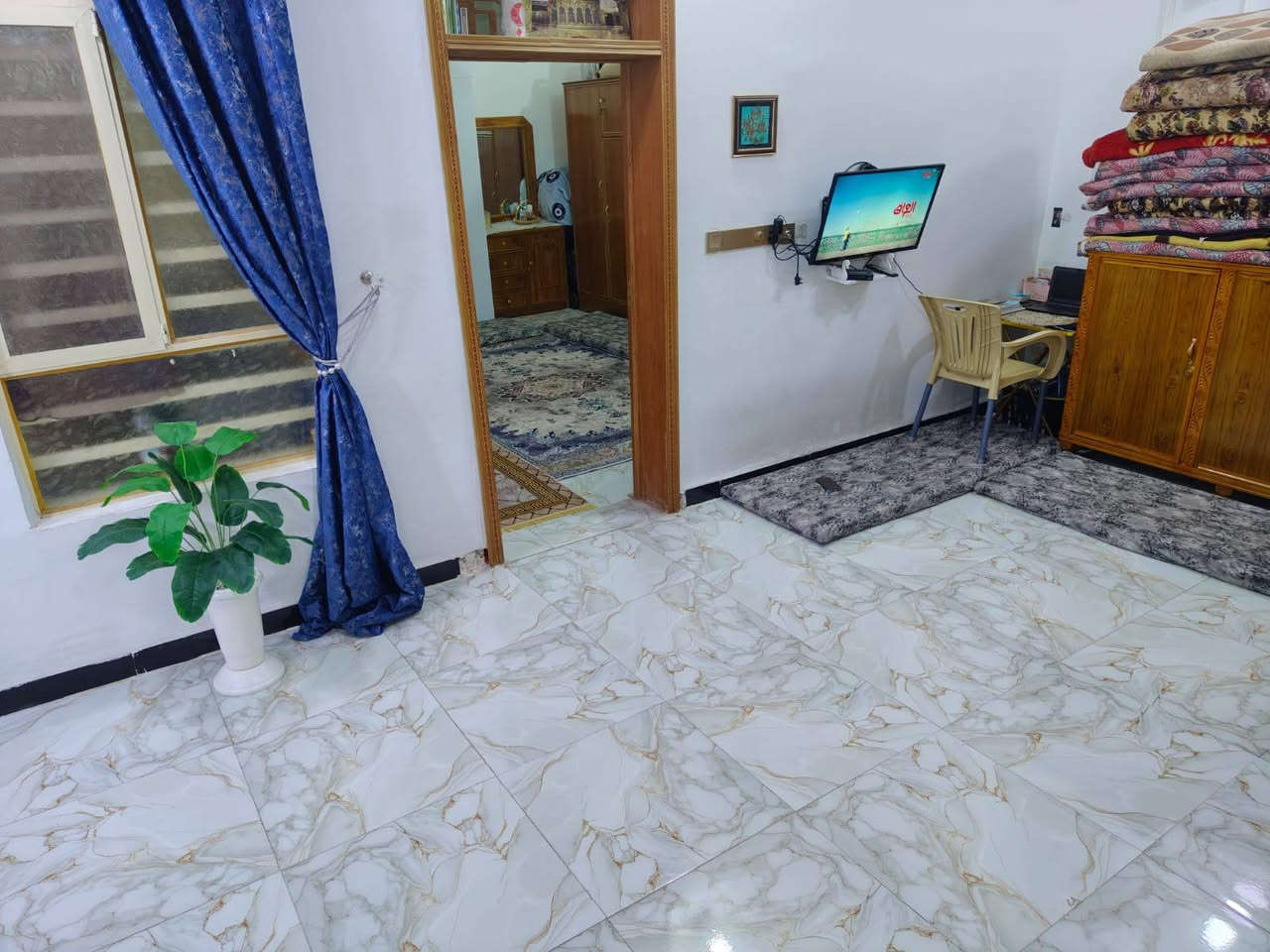 للبيع او الرهن سعر البيع 37 سعر الرهن 15
بيت طابو زراعي سند 25 قرار محكمه مقابل ملحق قريه الغدير عامود 327 
في القاطع الثاني شارع ٤٧ رقم الدار ٨٠ 
المساحه 100 متر مربع 
طابق واحد 
صب كونكريت 
شارع تبليط اناره 
اثاث 
انترنيت جاهز 
خط مولده جاهز 
كاونتر تركي 
طباخ ساحبه 
كامرات مراقبه مع شاشه 
تانكي وساخان 
مغاسل ٢ 
***********
