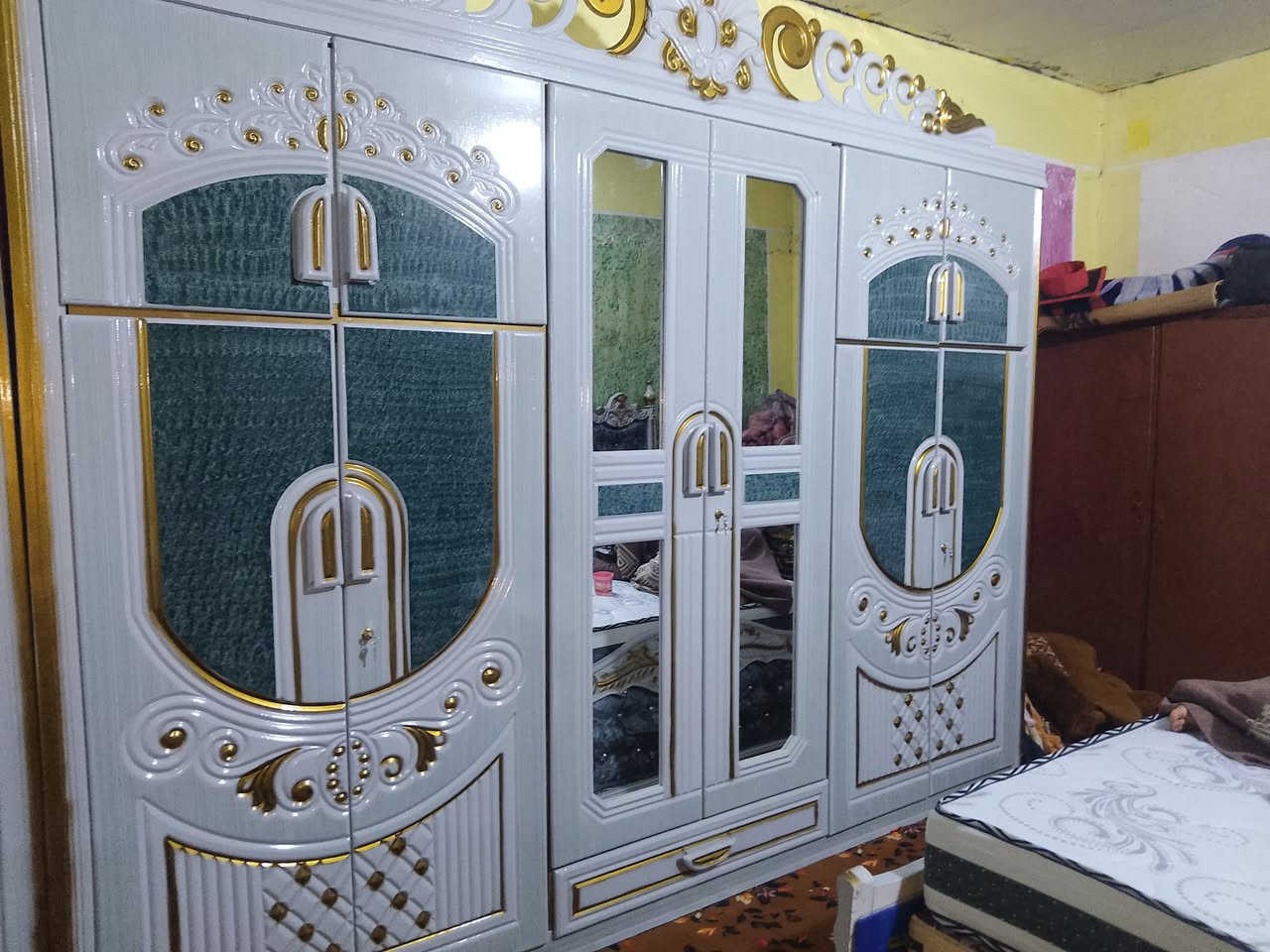 السلام عليكم غرفه غير مستخدمه ابد نجاره عراقيه تصميم تركي 6باب طابقين ملحق  مكاني ناصريه حي اريدو قرب كراج بغداد الموحد ***********يوجد وات ساب سعر خاص او تتصل ع رقم
