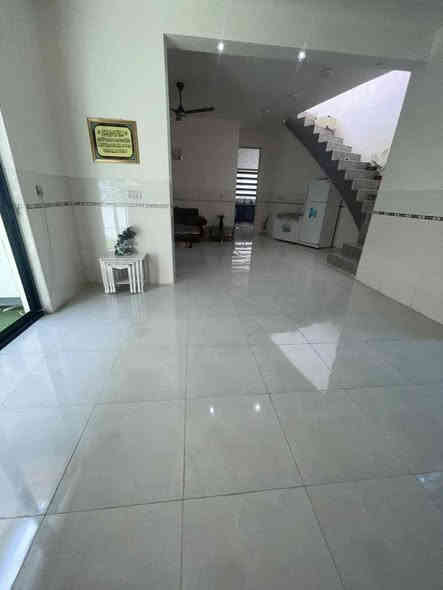 دار للبيع المساحه 400م بناء حديث 2025
يحتوي على غرفتين 5*4
صاله عدد اثنين قياسهم 6*4 و 5*4
استقبال 8*4 ونص
مطبخ بارد 5*4 + مطبخ حار 
صحيات داخليه وخارجيه
مساحة الحديقه والطارمه 200 متر 
العنوان ورديه خارج الشارع المشجر 
للأستفسار الاتصال على ***********
