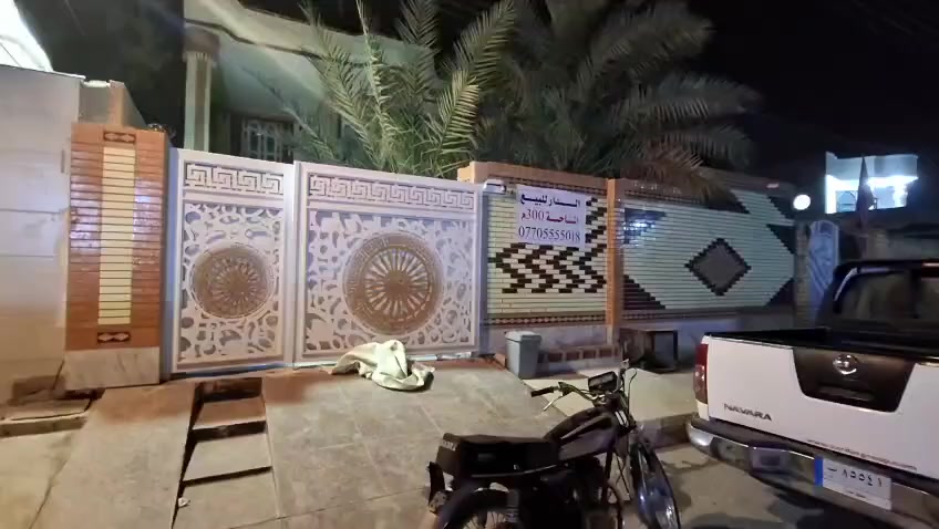 بيت للبيع مساحة ٣٠٠
ساحة العرضات قرب جامع ثار الله البناء حديث 
للاتصال والاستفسار ***********
