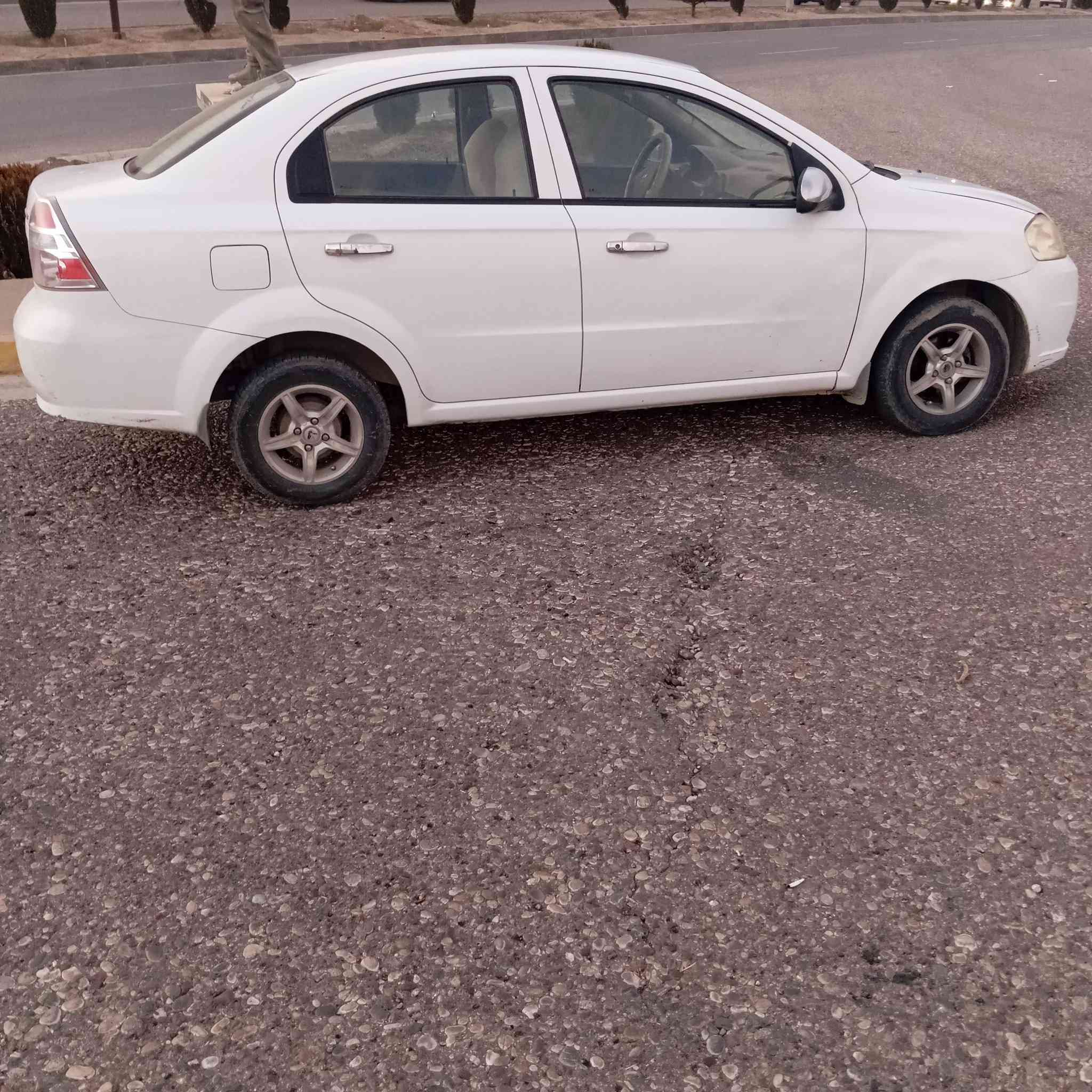 افيو موديل 2010كير عادي ايك قتعه سبخ بي داخلي رقمو سنوي نويه سعر 60ورقه ***********
