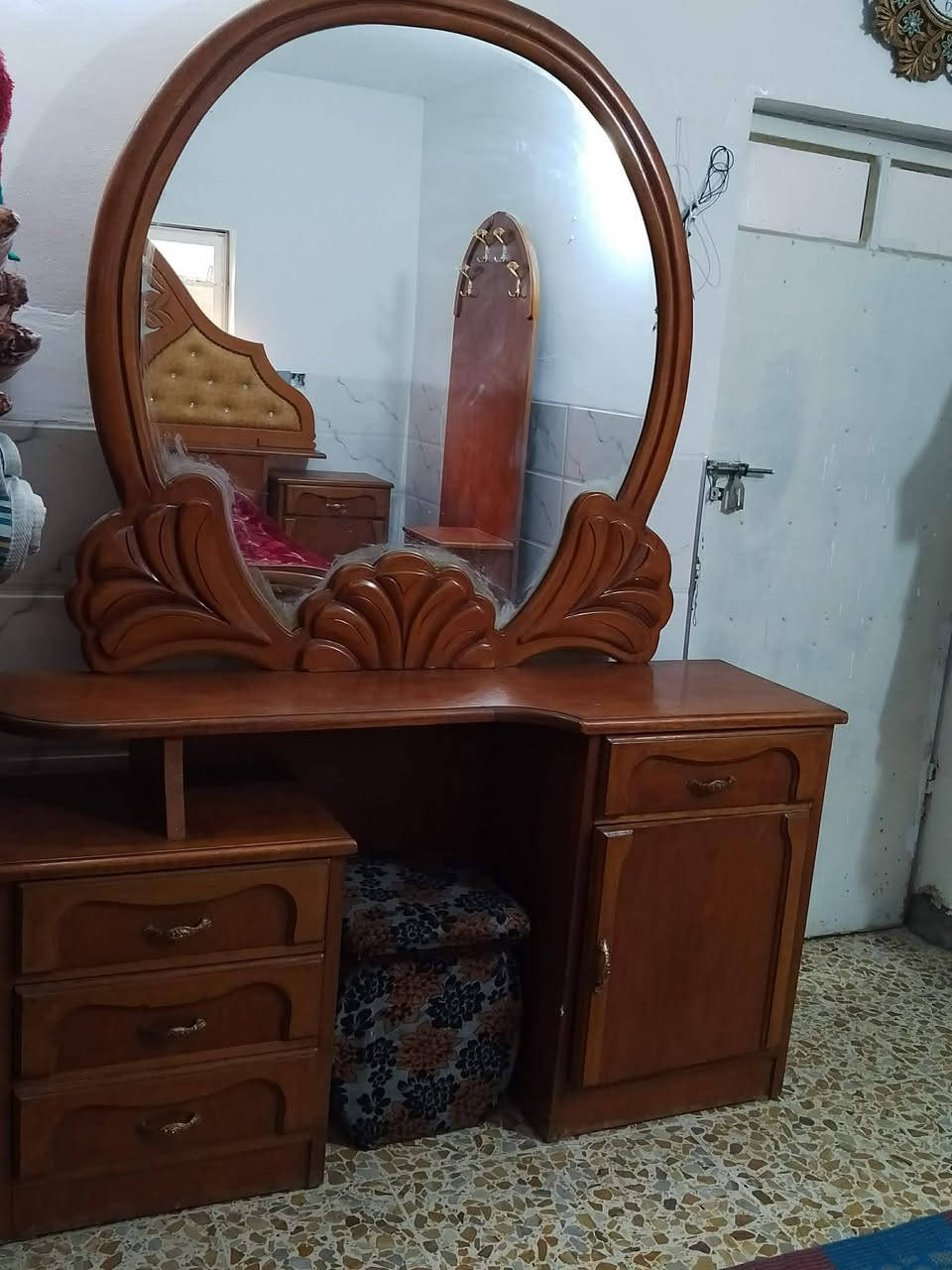 غرفه اخشاب للبيع السعر 700الانتصال ***********
