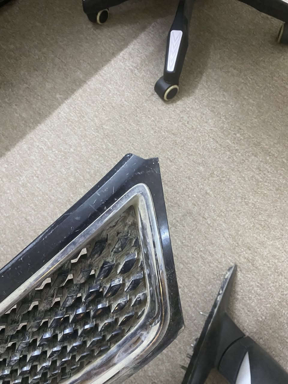 شباك  فقط بي ثلمة صغيرة موضحة بالصورة سعرة ٣٠ الف قفل ومري اوبتما ترهم من موديل ١١ ال ١٦ سعرهن ٨٠ الف

بلاديات مو تجارية اشاير مري وشفط كلة شغال عل فحص لون ابيض محطوطهة كفر اسود 

مكاني بغداد اتصال ***********
