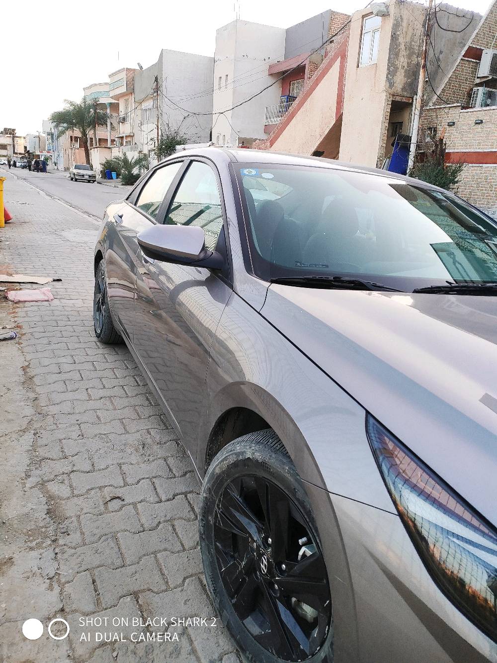 سيارة هيونداي إلنترا هايبرد للبيع، بحالة ممتازة. موفرة للوقود بفضل نظام الهايبرد. اللون رمادي مع تصميم حديث وجذاب. السيارة مزودة بتجهيزات أنيقة ومريحة من الداخل، بما في ذلك شاشة تحكم كبيرة وسهلة الاستخدام.