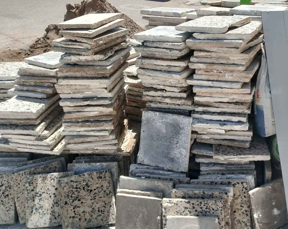 الكاشي للبيع مستخدم نضيف عنوان خاجية شارع 40 الاستفسار رقم ***********3
