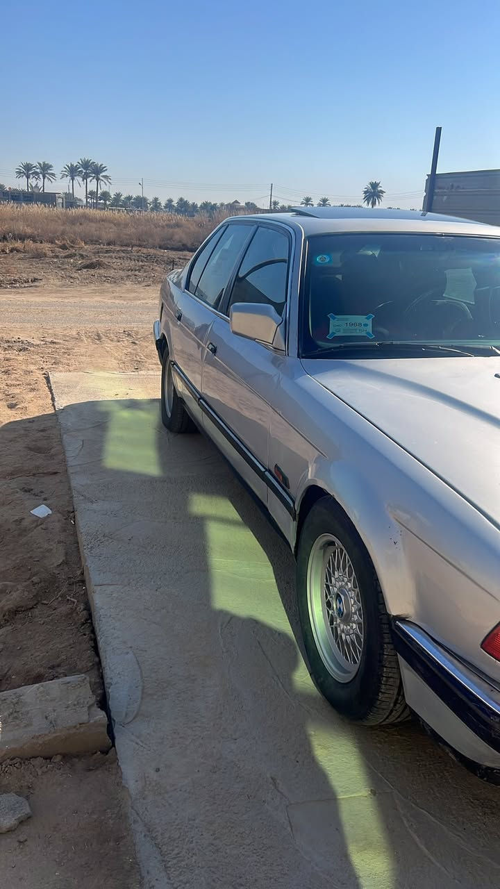 بيع مستعجل بي ام ٧٣٥ موديل٨٩ مسجله بسنويه ٨٨ رقم بغداد تحويل مباشر سياره جاهزه عده الصدر حديد ع حديد تعبان فد مره سعره ٤٥ وبيه مجال *********** اتصل وتدلل مكاني الرمادي
