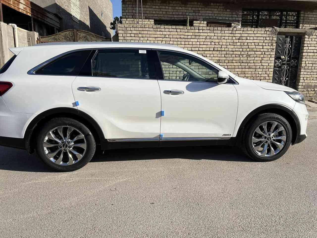 سورنتو موديل 2019 خليجي فول مواصفات مكفولة من صبغ وضربه وتبديل كفاله عدا(جاملغ الامامي بارد خفيف وباب خلف صدر شخطه تكحيل وصندوق رصعه بسيطه سحبتها)وباقي كفاله رقم بغداد الدولي هزه جديده بأسمي تحويل مباشر تخم تاير جديد سبير مانازل مكينة وكير وتبريد وحداديه كفاله 
مكان بغداد للأستفسار اكثر ***********
