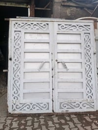 باب سياج • ٢م عرض • ٢م٢٥ ارتفاع
