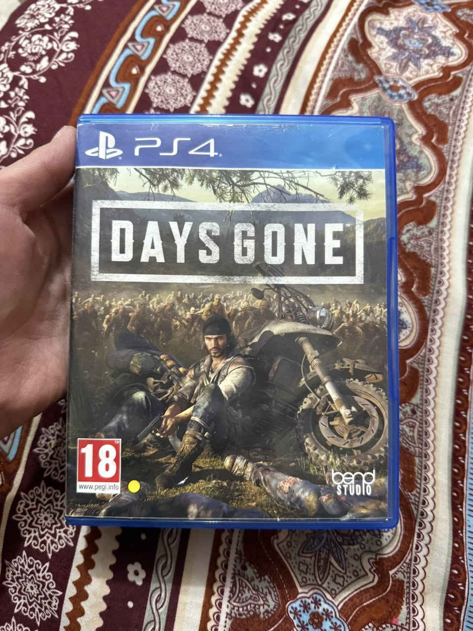 السلام عليكم قرص ايام مضت ( days gone ) عربي دبلجه وليس ترجمه يعني يتكلمون عربي القرص نفضيف مثل ما موضح كدامك مرايه تشوف نفسك بيه بس بيه شخوط خفيف كلششش بس امان الله شغال  رايده بسعر 20 الف وتره جاي يبوعنه اكثر من 25 الف وروح شوف ودور مكاني بغداد حي العامل مقابيل البيت الياباني ولي يكول جاي تغني خلي يروح يشوف سعره وهذا رقمي ***********
