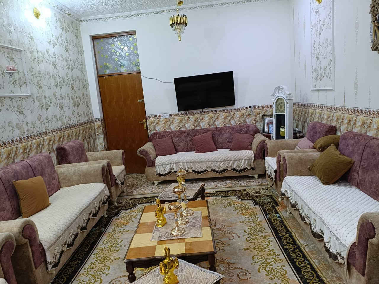 يالله بيت للبيع حله ابي غرق حي الحسين ورى ضغط يبعد عن شارع ٤٠متر طابو صرف طابقين طابوقصب صب كونكريت كله سيراميك وكاشي خدمات كامله مدارس متوسط وابتداىي بيت خير من الله مساحه ١٥٠متر اي ستفسار ***********

