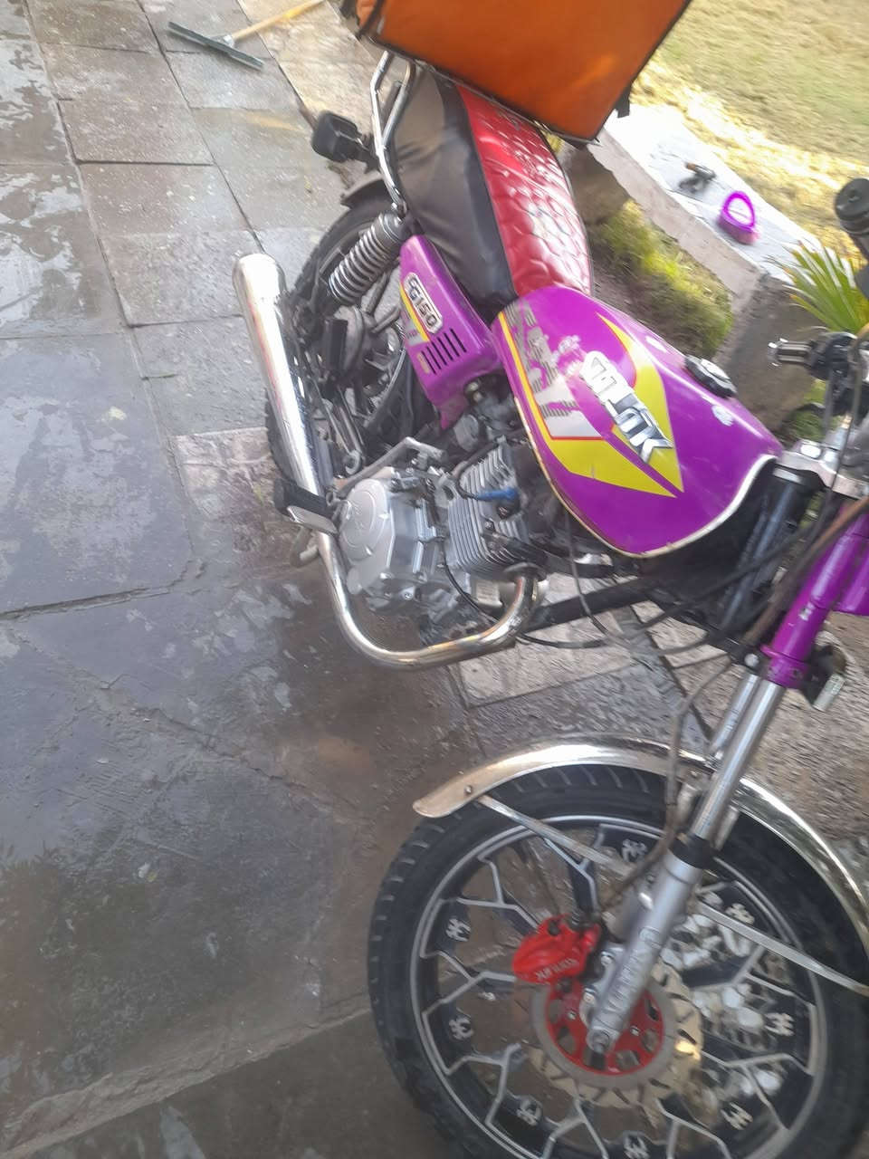 سلام عليكم دراجة سونك ٥ كير موديل ٢٣ دراجه نضيفه تخبل احلى من الصور مكفوله من التبخير ومن النضوح دراجه كامله مال شغل كهربائيات شغاله اشاير كلوبات نشرات كامله هيه وصندوك دراجه تخبل ونضيفه والياخذها يترحملي عليها سعرها ٤٥٠ وبيها مجال بسيط مكاني بغداد رئاسة العبيدي شارع ٢٠ هاذ رقمي *********** 🤍
