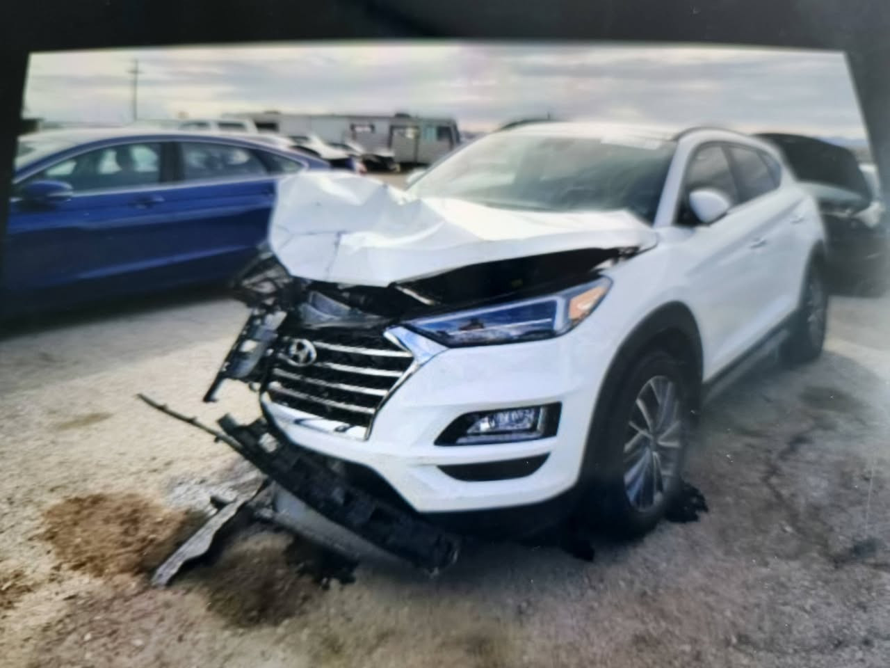 السلام عليكم ورحمة وبركاته سياره توسان موديل 2021وارد امريكي فول واحد على واحد من الخير السياره خير من الله السياره مرقمه بغداد رقم مميز ما شالله السعر السياره 205بيه مجال مكاني بغداد خمس كامرات رادار امامي وخلفي  هاذه رقمي *********** السياره بسمي
