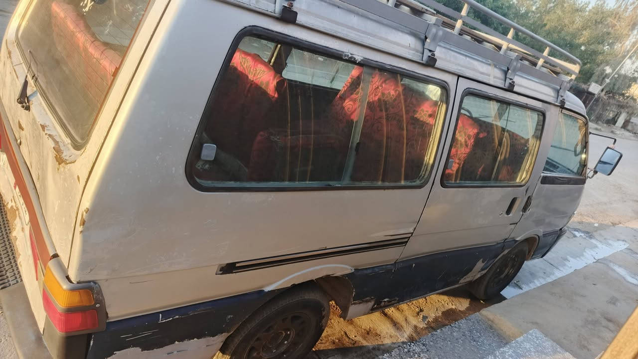 سياره بسته للبيع موديل94 السياره خيره من الله محرك مجفت جديد سياره نظيفه السياره سعرها38 بيها مجال ***********
