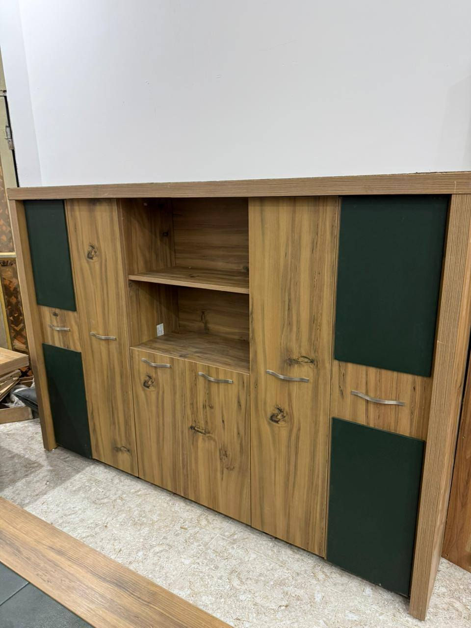 ميز مكتب ملكي انتيكا استعمال بصيط كلش بجيس العرض للميز مال مكتب مترين و ملحق خانات سعر٩٠٠ وبي مجال ***********
