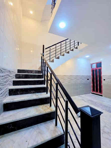 #تونات للبيع 
مساحة الواحد 100م
الوجه 5 نزال 20
يحتوي على صالة ومطبخ 
وخدمات 
وثلاث غرف نوم 😴 
العنوان حي الجهاد الامانه خلف كاتب عدل
الاستفسار ***********
