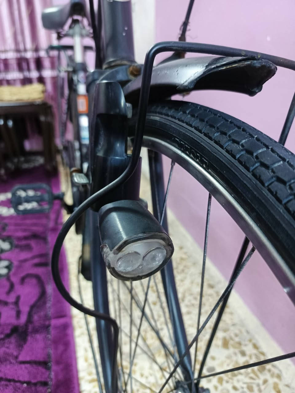 السلام عليكم بايزكل للبيع عبد الحليم مال باله اللون فيلي 🖤🖤 اصطابات كاملين  تيرات وجوابا جديد الاصلي دينمو شغاله ثلجي الضوء السعر 75 وبي مجال الاستفسار على الخاص او على هذا الرقم ***********
