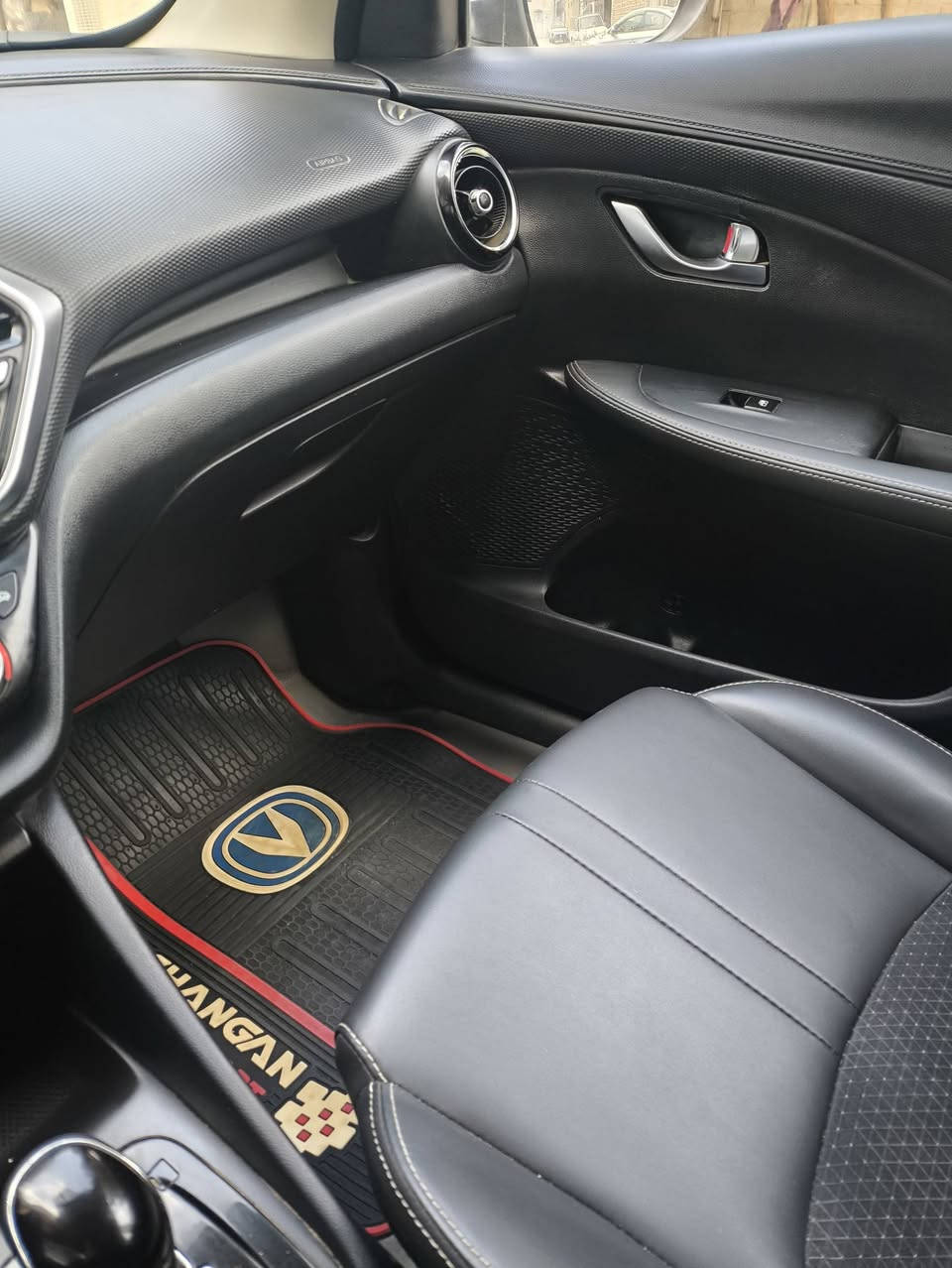 سلام عليكم شانجان سفن L7 موديل 2020 رقم بغداد مشروع وطني  كفاله من الضربه والتبديل كير مكينه تدفئة تبريد كفاله مكان السياره النجف الكوفة السعر86  ورقة وبيهه مجال وشرط التحويل شرط التحويل للاستفسار ***********
