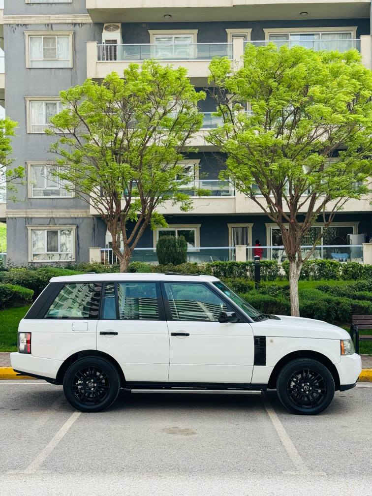 Range Rover Vogue 2012  
 انظف رانج ٢٠١٢ بل العراق 
مكان سيارة سليمانية 
***********
 
سعر مطلوب.  ١٥٤  ورقة شويه مجال...

ماكو هيج نضافة بالسوق 
محرك  بدون سوبر ارغب محرك 
ماشي ١٢٥ الف
سيارة وكالة سردار خليجية ضمان دولي  
**********************
مواصفات/ بصمة /سلايد/داخل قهوائي/كشنات كهرباء 
كشنات تدفئة تبريد /كشنات جلد /كشنات خزن/شاشةكبير /خمسة كاميرا ٣٦٠ درجة/شاشة مال كيج  
دبلات جبريس صاعد و نازل حسب رغبة
CD changer 
DVD 
سيستم صوت سماعات
سترين تدفئة 
ستيرن تحكم فوول اوبشن
اربع نضام قيادة (صحراء و ثلج و جبال و ستاندارد )
گیر (سبورت و عادي و اوتوماتيك)
بريك بصمة
تبريد مركزي تشغيل يسار و يمين و امامي و خلفي مختلف حسب رغبة 
*************************
شروط سيارة 
سيارة علي وضع وكالة ٪؜٩٨ احلي بالواقع
محرك بالشرط علي و ضع بيلادي 
گیر بالشرط  
تاخم تاير و حدادية مكفولة 
مسيرفسة كامل حتي ٦٠ الف القادمة من ناحية (دهن و هيدروليك و فلترات و مي راديتر و دسكات و فلنجات و دبلات و تنضيف حجر بيئة ) 
سيارة ابدا مابي اي مصاريف الحمدالله 
سيارة بإسمي و تحويل حاضر نفس اليوم
فحص و هزة و لوحة و سنوي جديد حتي نهاية سنة ٢٠٢٧ السليمانية, العراق
