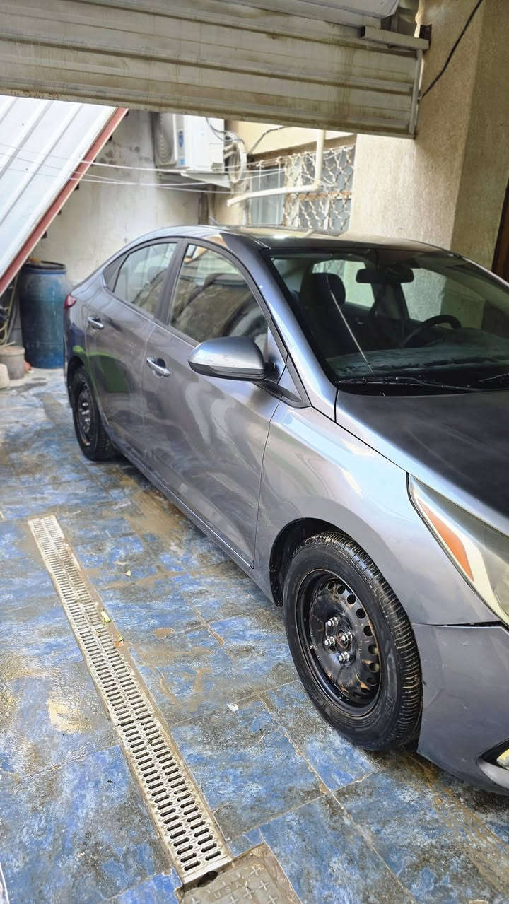 اكسنت امريكي 2019 رقم بغداد بأسمي  حادثها جدا بسيط بالبنيد مصلح نفسة وبيها بارد بالجاملغات الامامية  دحجات السيارة نضيفة مكاني بالحلة شارع ٤٠ 
 السعر 100$ ومبيها مجال
***********
***********
