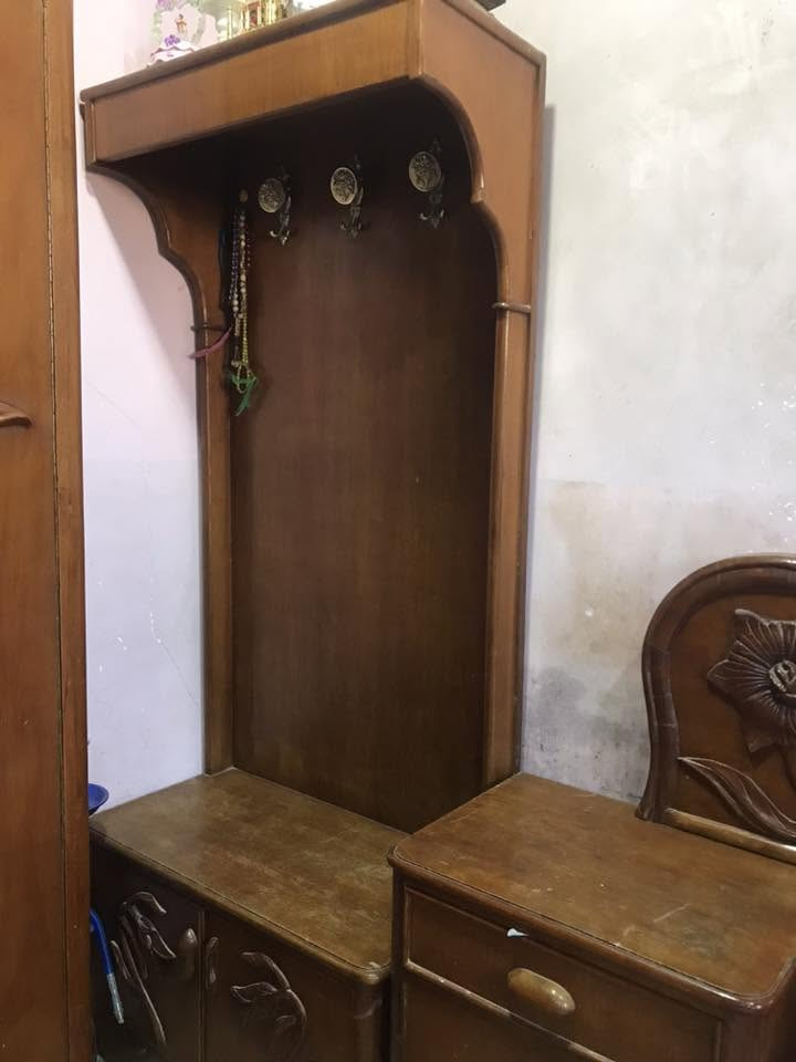 السلام عليكم ورحمة وبركاته عندي غرفة نوم البيع نظيف صاج خشب ثقيل العنوان موصل السعر ٥٠٠بيه مجال التوصيل رقم ***********
