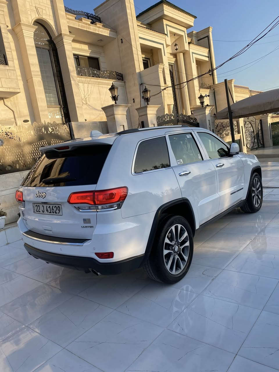 سلام عليكم 
جيب للبيع لمتدد بلاص وكالة هارلم(خليجي) سيارة موديل 2018 مواصفات سيارة فول مواصفات سيارة تجي 3 شاشات وكشنات خرن حار وبارد بانوراماسيارة تجي رادارات امامي وخلفي ومراية شفط ودمام خلفي ماشيه 85 رقم جديد سنوية وهزة جديده سيارة بيها شبر صبغ ومكانين بارد صغار سيارة حيل جديده مال بيت سعر 248 وبي مجال بسيط مكان سيارا كركوك 
رقم ***********/////***********
