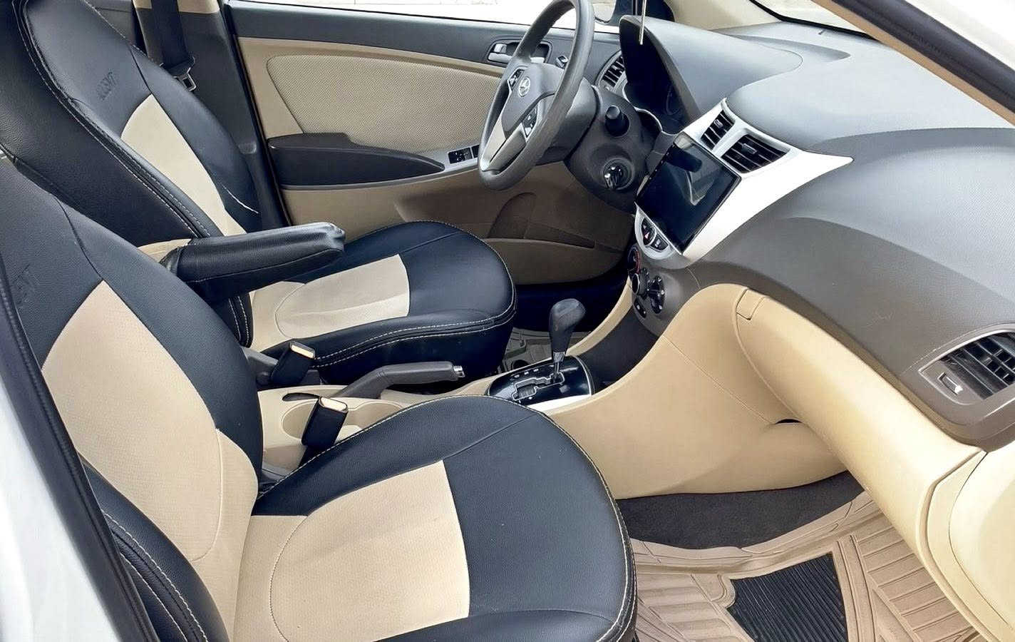 السلام عليكم ورحمة الله وبركاته
اللبيع أكسنت خليجي  
الموديل 2015
مكفوله من الصبغ 
تحكم ستيرن
محرك 1600
ويل گب گروم
أشاير بالمري 
سبير منازل بعدها ع وضع شركة
تبريد ثلج تدفئة
تايرات جديدة
ماشية 58 km حقيقي
بأسمي رقم بغداد الجديد تحويل ثاني يوم 
السعر وبيها مجال 115 بيها مجال بسيط  !!
مكان السياره بغداد اليرموك اربع شوارع
رقم الهاتف / ***********
