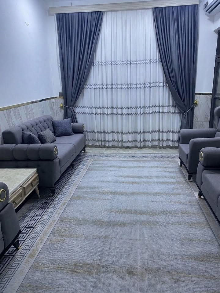 🏡 دار للبيع – كربلاء / حي الزهور (كاع محمد حلوة الأولى)

🔹 المساحة: 100 م²
🔹 الواجهة: 7 م
🔹 العمق: حوالي 14.3 م
🔹 طابق واحد
🔹 السند: طابو زراعي

مواصفات الدار:
✅ استقبال واسع بمساحة 6.5 × 4 م تقريبًا.
✅ هول (صالة) يمتد بطول الدار.
✅ مطبخ بمساحة 3.5 × 4 م.
✅ غرفة نوم بمساحة 3.5 × 4 م.
✅ حمام داخلي مع صحيات بمساحة 3 × 1.5 م.
✅ صحيات خارجي.

📍 الموقع: كربلاء – حي الزهور (كاع محمد حلوة الأولى).
يبعد عن مرقد الإمام الحسين (ع) وأخيه أبي الفضل العباس (ع) حوالي 10 دقائق بالسيارة (نحو 2 كم).

💰 السعر المطلوب: 130 مليون دينار عراقي.

للاستفسار 
***********
