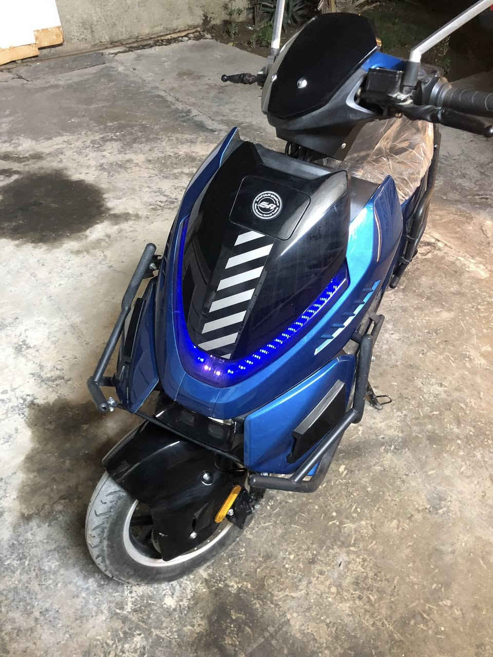 للبيع دراجة شحن زيرو مماشية السعر مليون و ٧٠٠ وبيها مجال للشراي ( الشراي يراسلني او يتصل موجود وتساب ) 
***********
