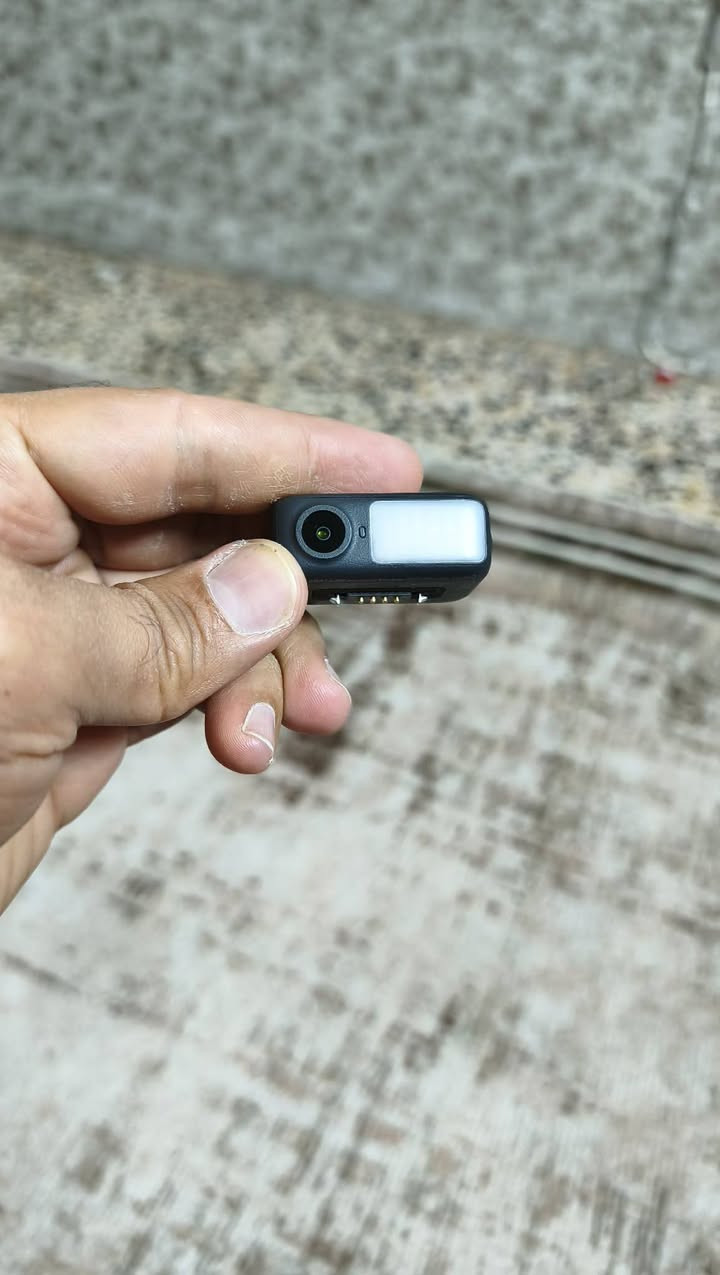 من رخصت الادمن 

للبيع DJI Osmo Mobile 8 📸✨
مثبت احترافي للجوال بحالة ممتازة.
المواصفات:
✅ تتبع ذكي مدمج مع إمكانيات إضاءة.
✅ دوران بانورامي 360°.
✅ اتصال مباشر بالهاتف لتتبع سلس.
✅ قبضة مريحة للتصوير لفترات طويلة.
✅ عصا سيلفي وحامل ثلاثي (Tripod) مدمجين.
✅ بطارية تدوم حتى 10 ساعات مع إمكانية شحن الهاتف.
✅ مثبت ثلاثي المحاور (3-Axis Gimbal) لتصوير ثابت واحترافي.
✅ يدعم تطبيق DJI Mimo مع شروحات سهلة.
المحتويات:
جهاز Osmo Mobile 8
ماسك مغناطيسي للهاتف
الوحدة متعددة الوظائف
حقيبة حفظ
كيبل شحن
كيبل شحن/صوت للهاتف
💰 السعر: 175  ألف. قفل.
للجادين فقط، التواصل خاص


**إذا كنت صاحب هذا الإعلان وتريد حذفه لأي سبب، رجاءا أرسل رسالة إلى الدعم الفني**