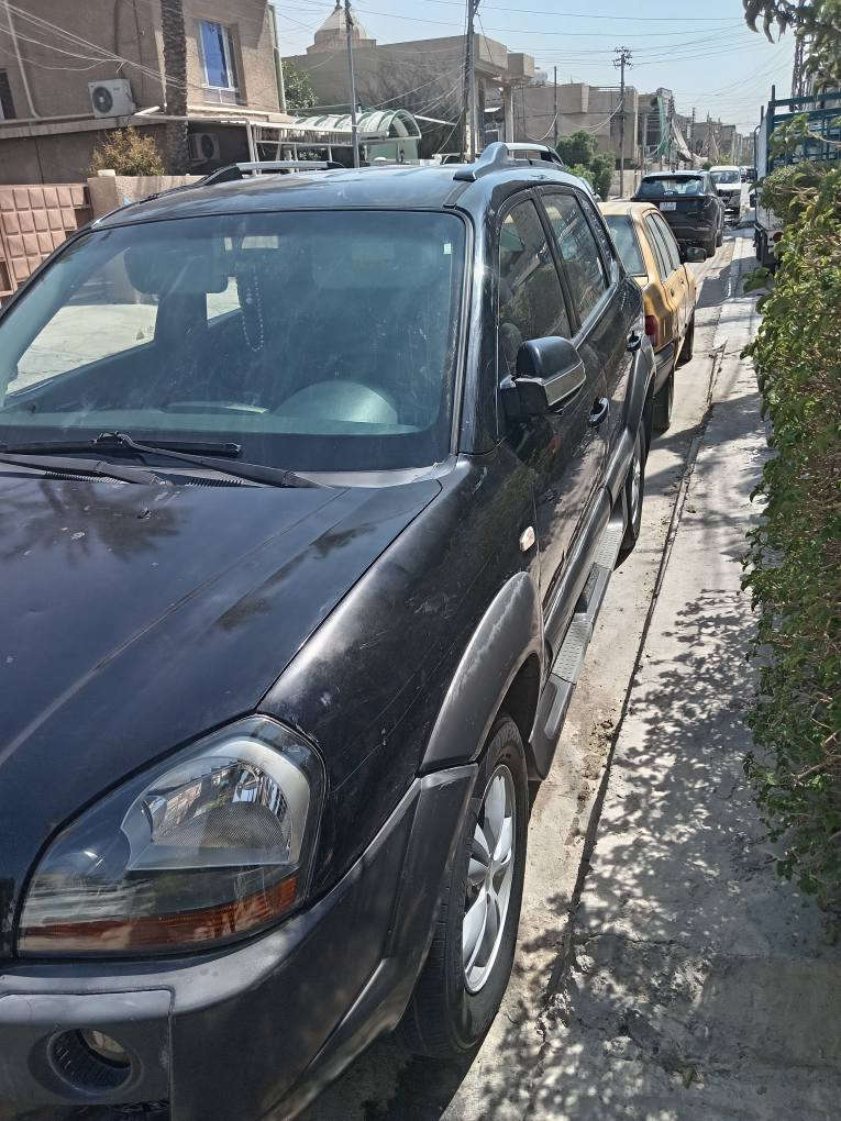 السلام عليكم توسان 2009 خليجي
 سيارة بأسمي الرقم بغداد حلو (اربع ارقام) دولي مشروع وطني- هزة جديدة
 سيارة خير من الله واحلى من الصور جاهزة وترايك وين ما يعجبك
بيها قطعة واحدة صبغ بس البنيد بسبب جراد بدون تبديل{ السونار مرفق مع الصور بالمنشور} 
 كير /محرك/ تبريد /صدر خلفي امامي/ تخم تاير ويلكم/ دوشمة نظيفة كله بشكل ممتاز 
المواصفات:  المحرك اربعه سلندر- دوش المرغوب
 الداخل مالتها اسود 
مكاني بغداد
 السعر المطلوب ١١٠ ورقة وبيها مجال للشراي
للاستفسار التواصل على الرقم *********** بغداد, العراق
