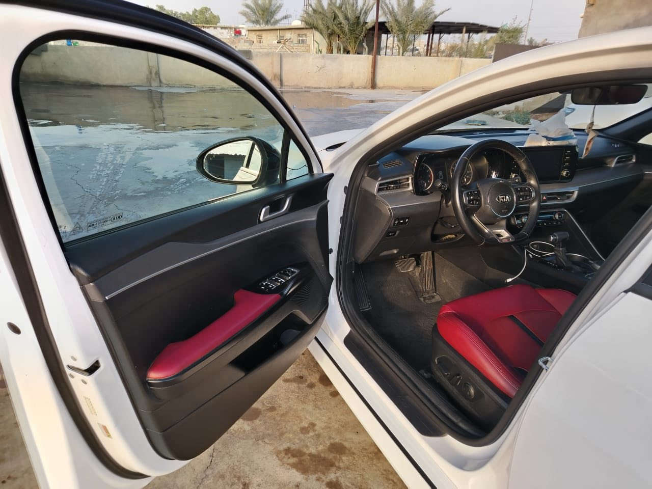 السلام عليكم كي فايف موديل 21 رقم سليمانيه وارد امريكي. ضرر جاملق وبنيد  بدون شواصي  وبيه شبر صبغ بجنطه  ماشيه 100 الف كيلو متر  السعر 170 وبيه مجال بسيط  رقم الهاتف ***********
