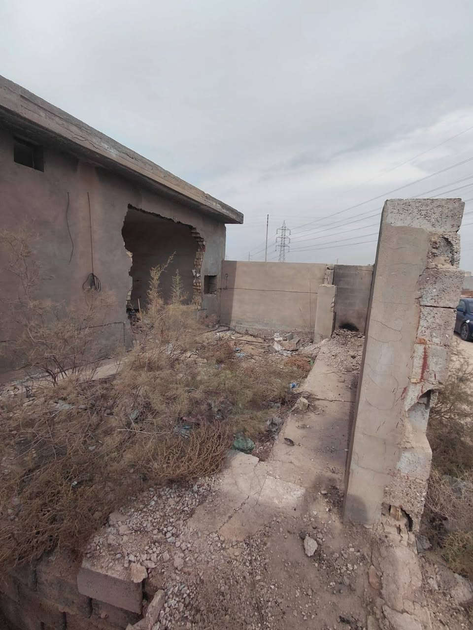 سلام عليكم عندي بيت مساحه 100متر زراعي سند 25 يتكون من غرفه ومطبخ وصاله وصحيات مكان البيت الكرغوليه  شارع ملاين عل شارع التبليط انتصل علا رقم السعر مناسب ***********
