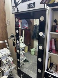 مرايات عدد2  كراسي عدد2  كومدي عدد2  فاترينات عدد2  عنواني بغداد مدينه...