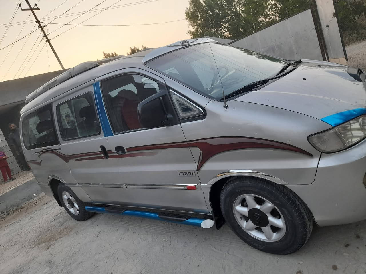 للبيع ستاركس موديل ٢٠٠١ بابل انكليزي مكفوله من الصبغ والتبديل محرك مسكر جديد  اوتوماتيك  شواصي بلاديه لا يوجد خياس به سياره مابيت مامستخدمه اجره  ١١ راكب موبايل ***********المكان بغداد بسمايه ناحية الوحده السعر ٧٠ $ نقد وتحويل ثاني يوم تحياتي لكم
