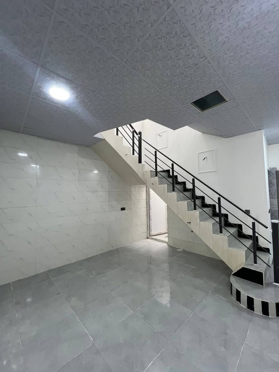 ‏سلام عليكم دارين للبيع بيت 100متر طابقين العنوان كركوك حي بدر  فرع  خدمات ابو وليد البيت صفر مامسكون فول سراميك نضام تبريد مركزي واجة فلين تركي ابواب تركي  تبريد مركزي سعر 58 بي مجال
 للاستفسار الاتصال عله الرقم يرهم نظام نقد ويرهم نظام قسط اذه يبقه عليك شي بسيط
***********
