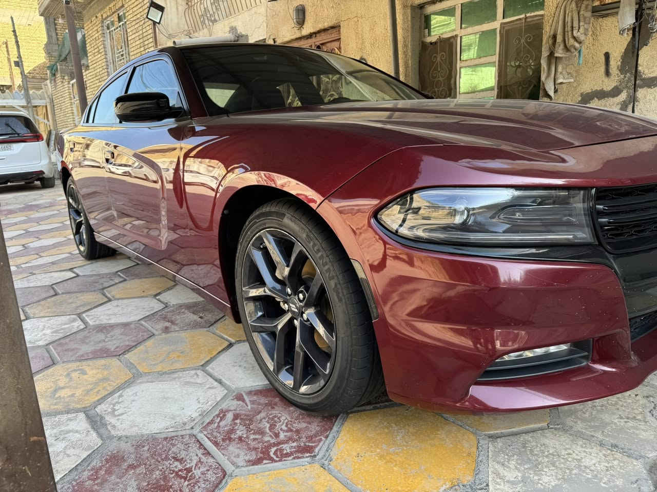 السلام عليكم جارجر موديل 23 فقط بيه بنيد تبديل بدون دواخل ماشيه 16 لون كرزي مكان السياره ناصريه مركز رقم *********** لاتصال فقط
